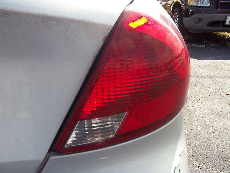 2000-2003 ford taurus sedan right tail light assembly