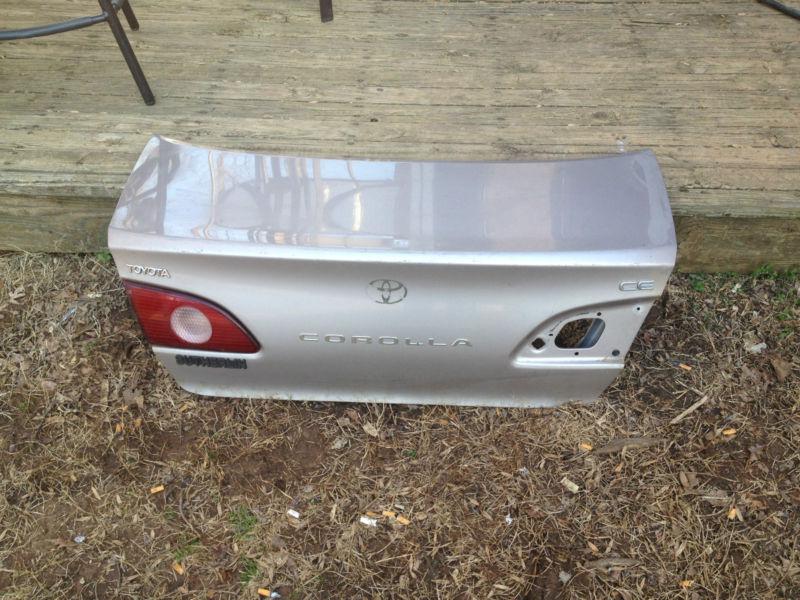 1998 98 1999 99 2000 2001 01 2002 02 toyota corolla trunk lid tailgate oem 