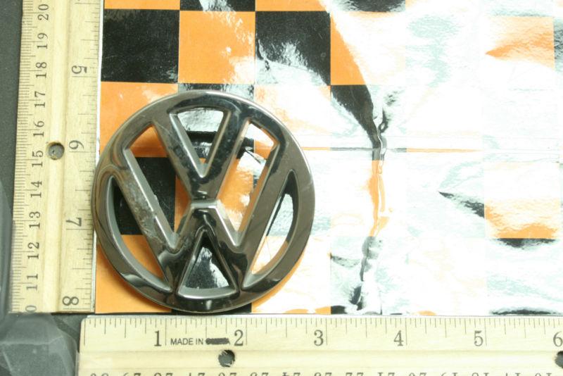 1990-1994 357853601 volkswagen corrado passat rear trunk oem emblem with prongs 