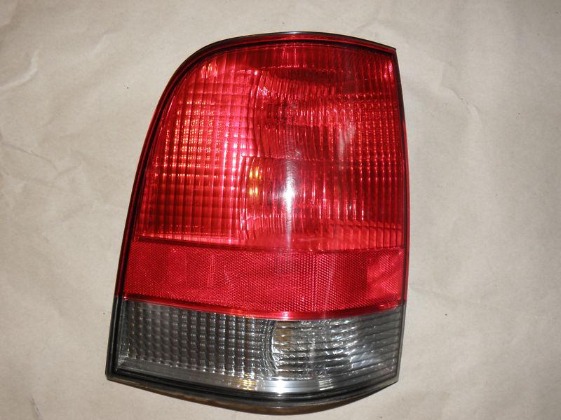 Lincoln aviator 2003 2004 2005 genuine driver side (left) tail light