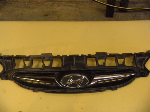 12 13 hyundai accent gs 4 door hatchback front grille grill p/n 86351-1r100