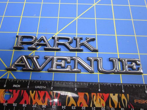 #1508 1997 -2005 buick park avenue emblem side body oem badge emblem chrome