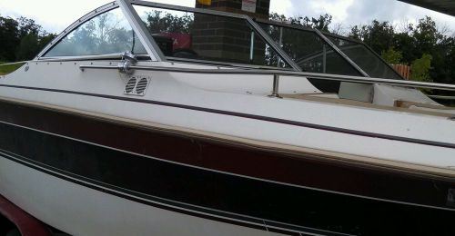 Complete windshield from a 1990 cobalt 19' open bow boat parting out boat