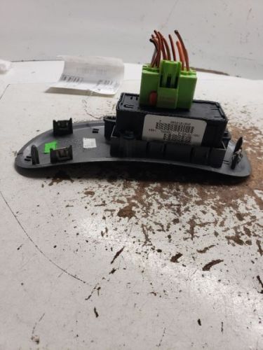 Driver front door switch driver's window fits 04-07 caravan 1166185