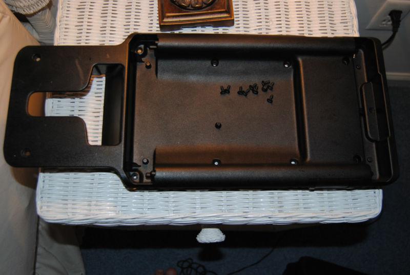 2003-08 lincoln town car center console / armrest cover latch, used oem