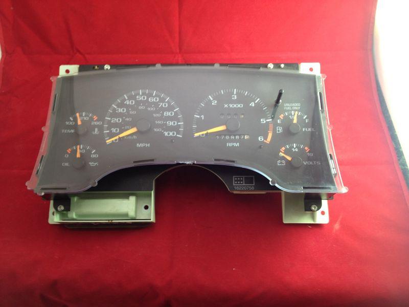 Speedometer cluster for 95 96 97 s10 blazer at floor shift opt d07 w/tach