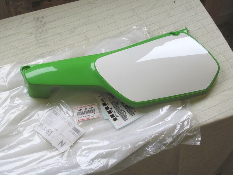 Kawasaki kl250 green/white left side cover lh 36001-1272-ac nos