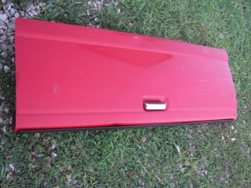 Used unmarked red tailgate