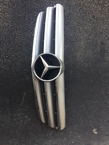 Mercedes benz clk class 06-09 a2098800123 front center grille oem