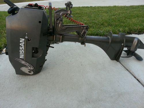 3.5 hp nissan outboard 2 stroke motor real low hours