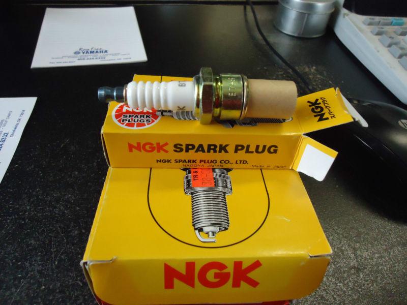 Box of 10 spark plugs for '73-80 gt 80