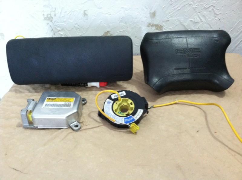Sell 1998 GMC JIMMY AIRBAGS DRIVER AND PASSENGER SIDE PLUS MODULE in
