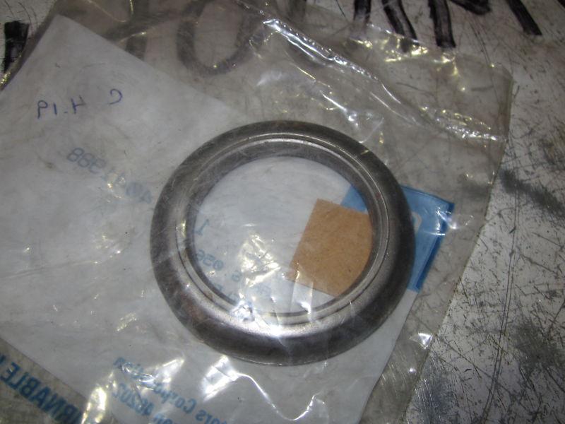 Gm oem part 14041988 deflector  (shelf a31 bin 17)