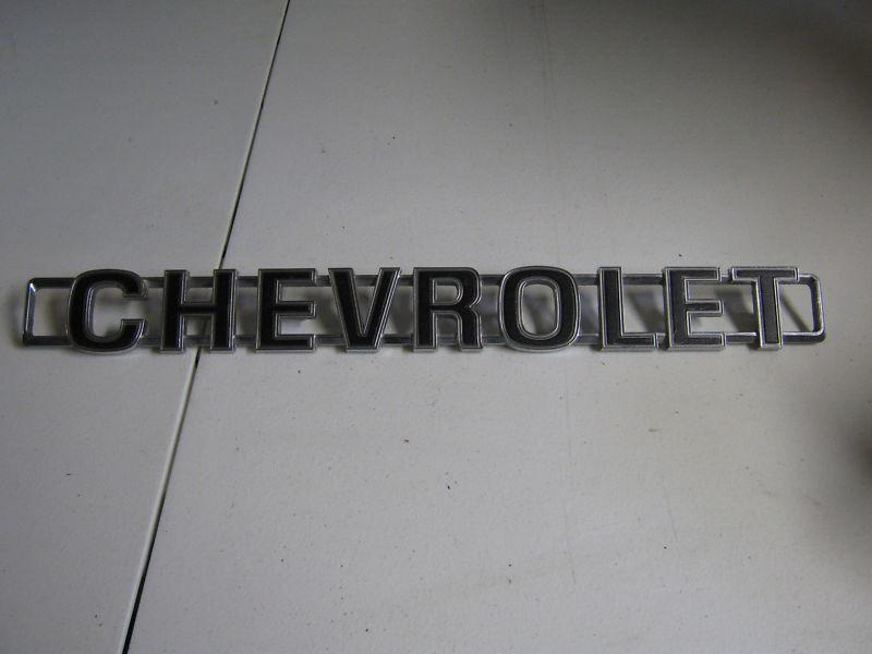 Chevy truck tail gate emblem ornament very good condition 76 77 78 79 80