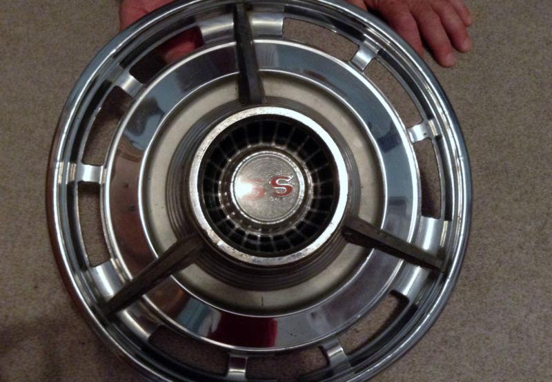 196? ss hubcap