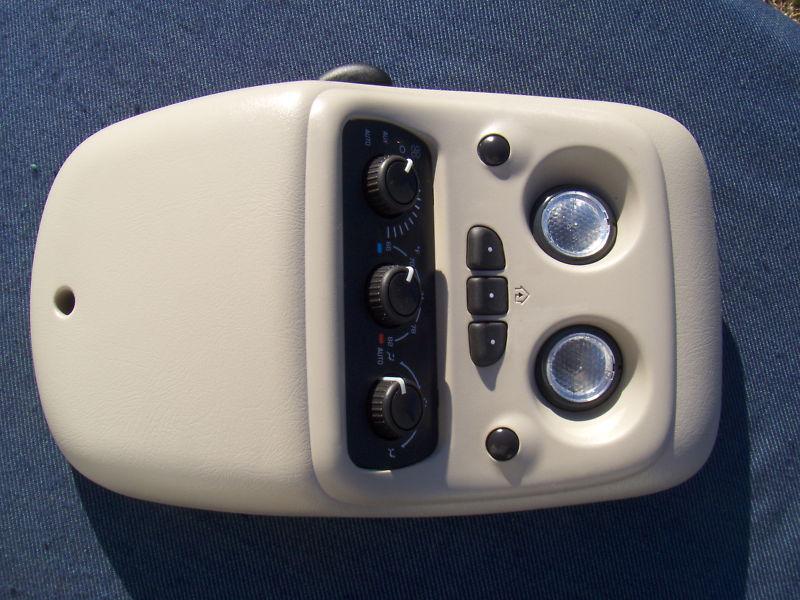 2003 to 2006 chevy tahoe suburban front roof console lights,heat,ac controls