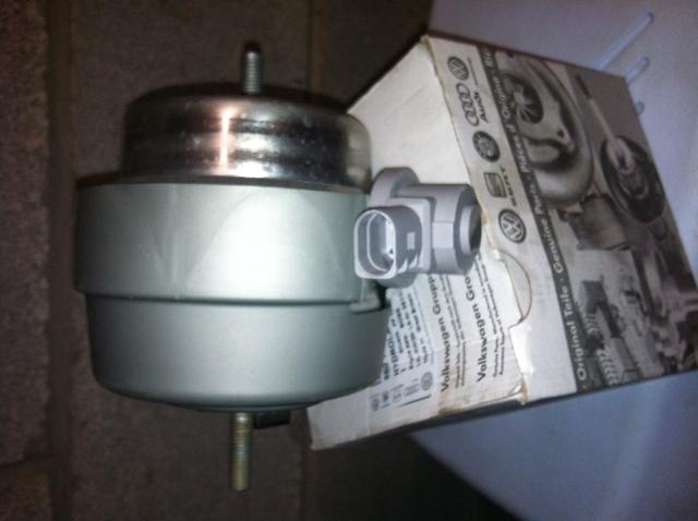 06 07 08 audi a4 2.0 quattro oem  engine motor mount  left/ right  8e0199379bj