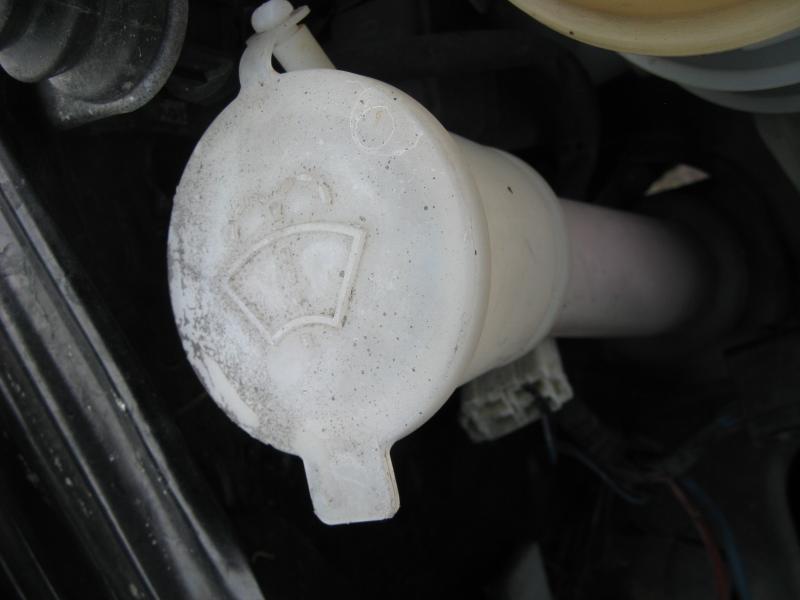 95 96 97 98 99 00 01 02 mazda millenia washer reservoir assembly w/ pump 19245