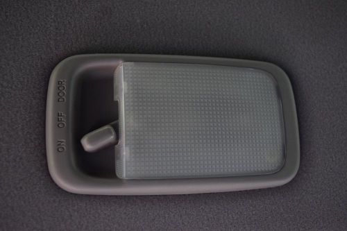2001-2005 lexus is300 is 300 overhead dome reading light back passengers side oe