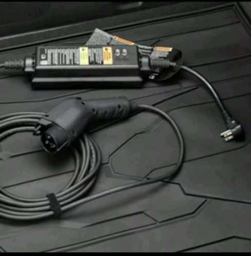 Genuine 2017 chevrolet volt battery charger cable - gm brand new # 23277717
