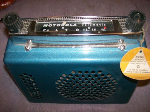 1950s 6-volt motorola radio with built in speaker works, excellent condition