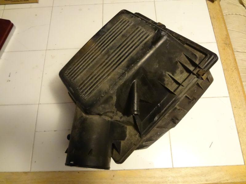 1993-1998 jeep cherokee 4.0 6-cyl housing air intake cleaner box