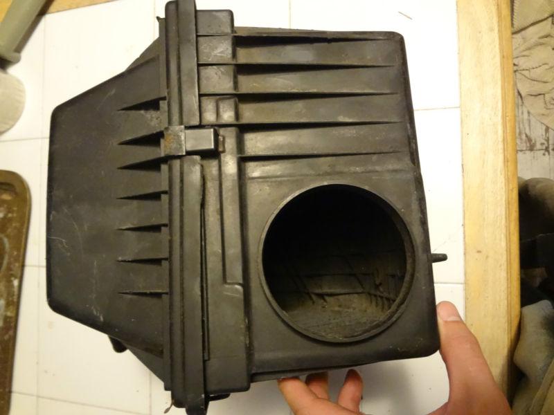 Purchase 19931998 JEEP CHEROKEE 4.0 6CYL HOUSING AIR INTAKE CLEANER