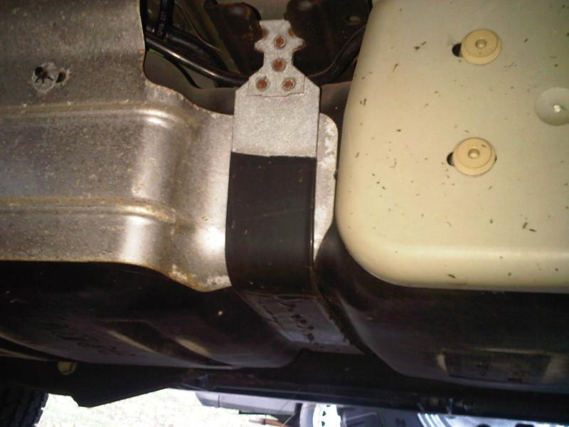 Buy 2005 TAHOE FUEL TANK WITH PUMP USED GAS in Glenmoore, Pennsylvania