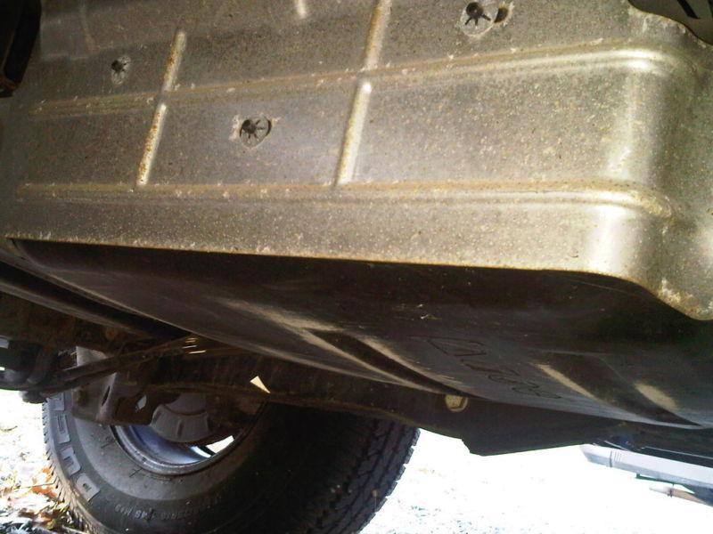 Buy 2005 TAHOE FUEL TANK WITH PUMP USED GAS in Glenmoore, Pennsylvania