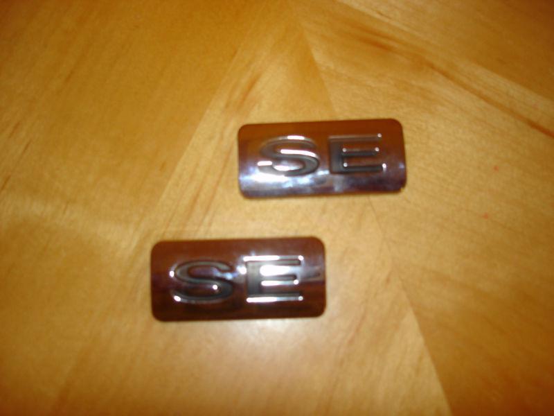 Se emblem (2) with 2 sided tape included for easy installation