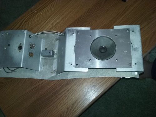 Beechcraft c23 musketeer aircraft cabin overhead speaker/light/horn 169-364041-3