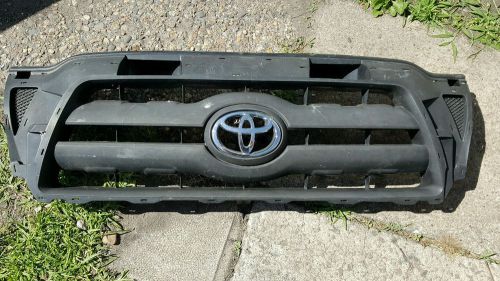 Toyota tacoma front grill part no pd6419qa5044