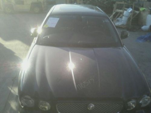 Xj    2008 valve cover 127885