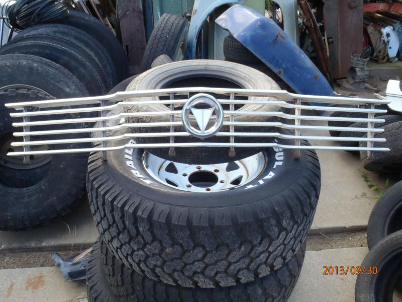 1964 plymouth valiant grill w/emblem  oem / used