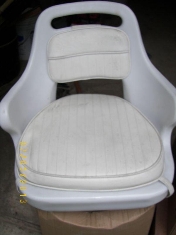 Two helm chairs - todd chesapeake model 500 helm chairs with cushions