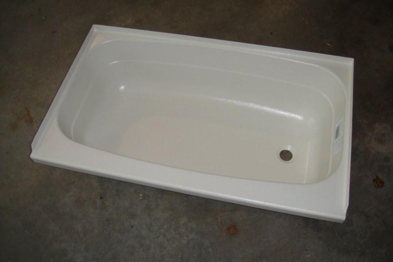 New 40 x 24 rv trailer bath tub right drain parchment
