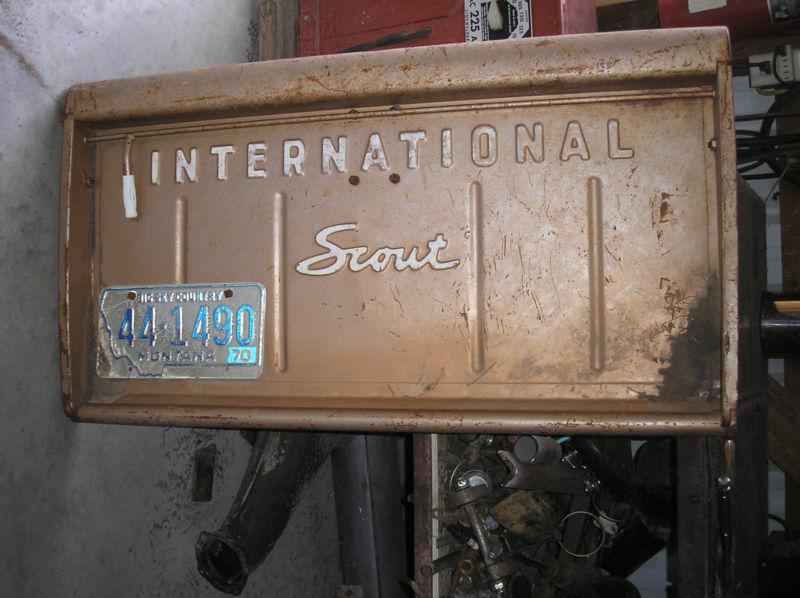 International scout tailgate