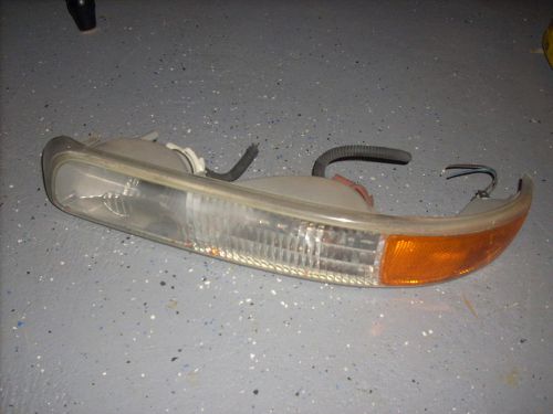 00-06 tahoe 00-06 suburban 99-02 silverado daytime/side marker/signal light lh