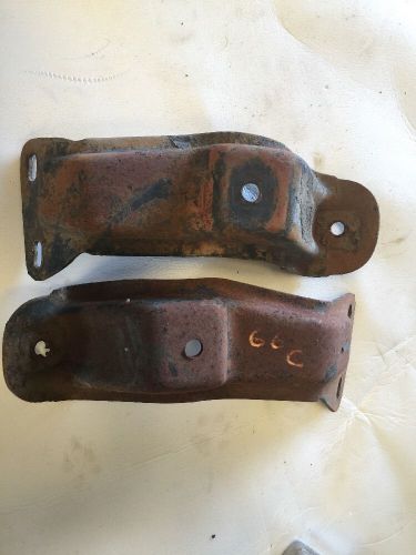 1968 -1972 chevy truck gmc truck stock  v-8 engine mount brackets
