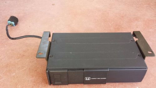 Honda crv accord 6 disc cd changer 08a06-181-420 oem