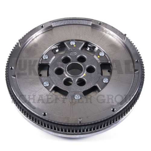 Clutch flywheel fits 2006-2008 volkswagen passat eos gti  luk automotive systems