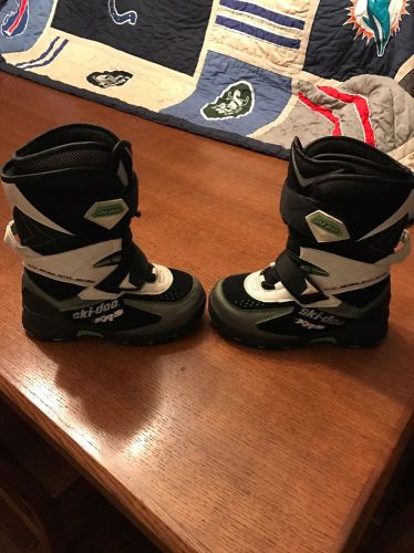 Ski doo youth size 4 snowmobile boots