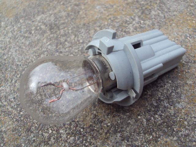 Bmw e38 e36 e52 x5 rear tail light bulb socket holder p21w32cp 