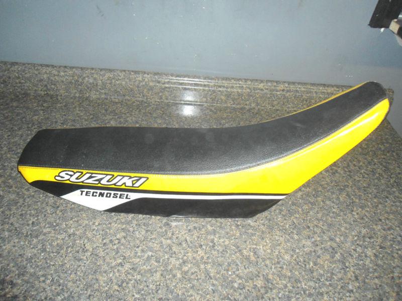 96 97 98 99 00 suzuki rm 125 seat complete seat with aftermarket cover nice
