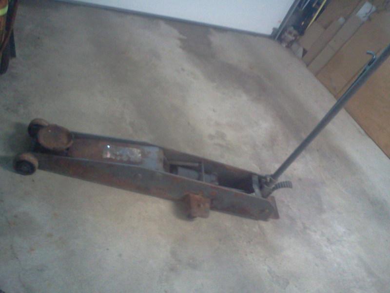 5 ton long reach floor jack great for ambulances , hearses , utility vehicles