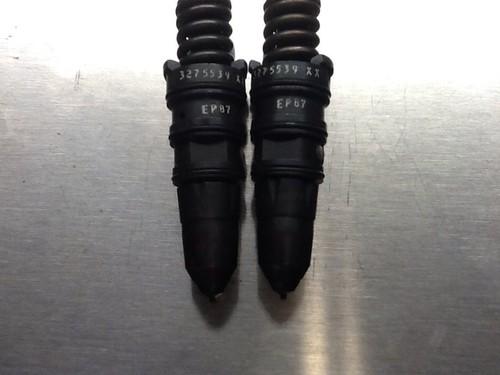 Cummins     v8  504 fuel injector  2- 3275539 xx 
