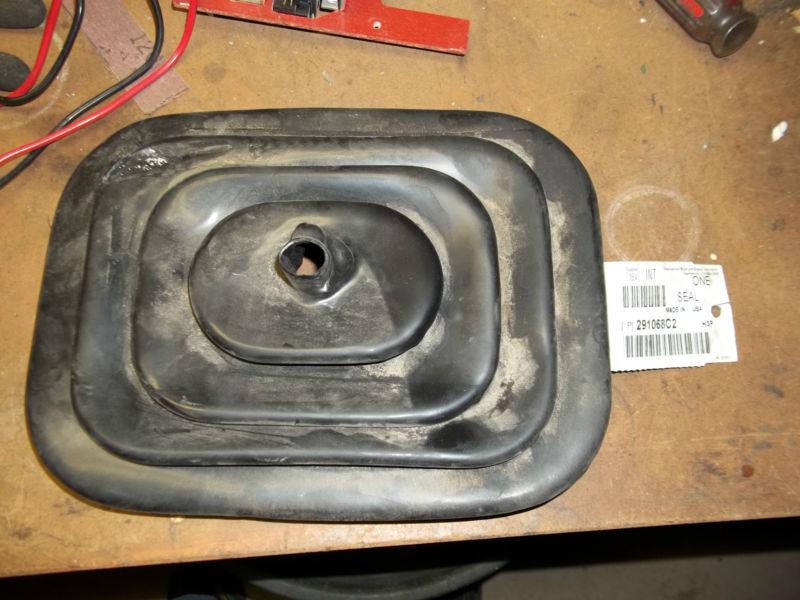 International 291068c2 shift boot