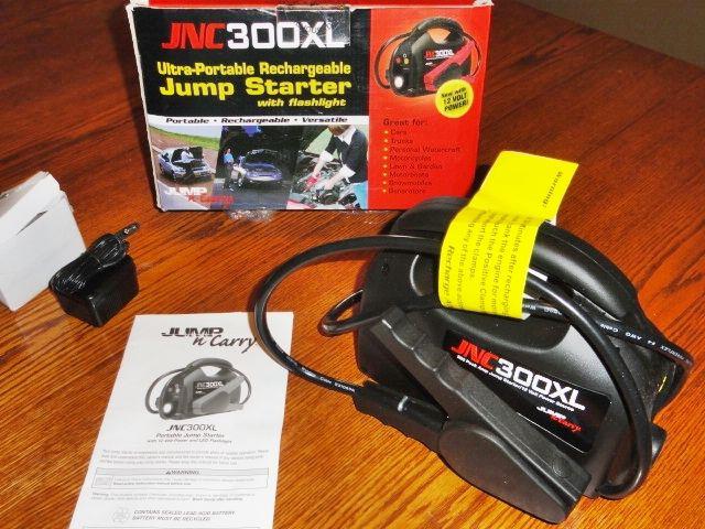 Clore jnc300xl 'jump-n-carry' 900 peak amp ultraportable 12-volt jump starter wi