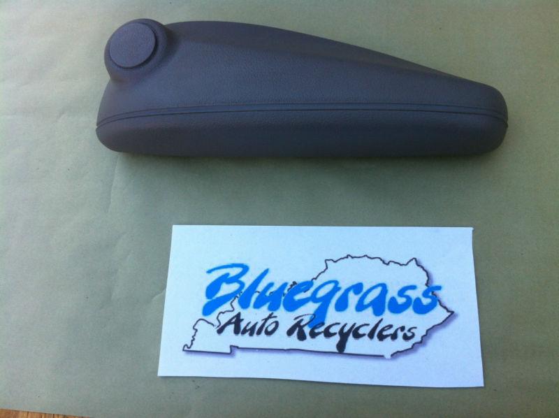 Sell 02 03 04 05 06 Saturn Vue Armrest Drivers Seat arm rest in Hinkle