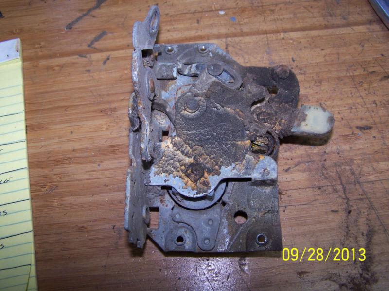 1957 CHRYSLER IMPERIAL 4 DOOR LEFT REAR DOOR LATCH, US $15.99, image 2